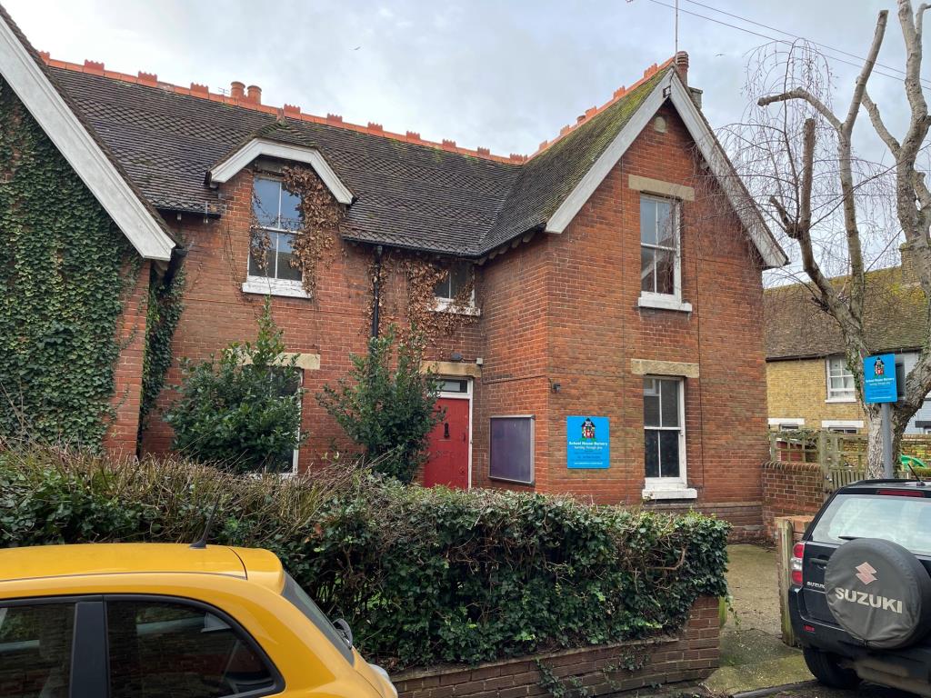 Lot: 113 - FORMER NURSERY WITH POTENTIAL FOR CONVERSION TO RESIDENTIAL - Front of building
